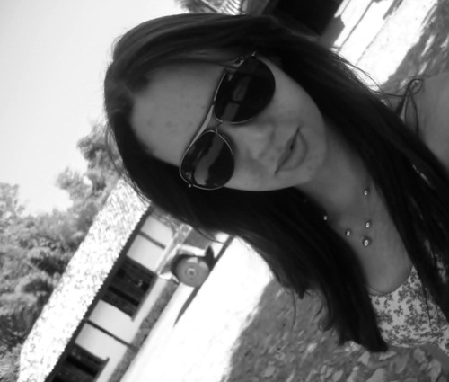 É preciso amar como se fosse o último dia...
Essa vida é muito curta, passa muito rápido...
E agente só tem uma chance pra viver.
Tenha fé......... *.*