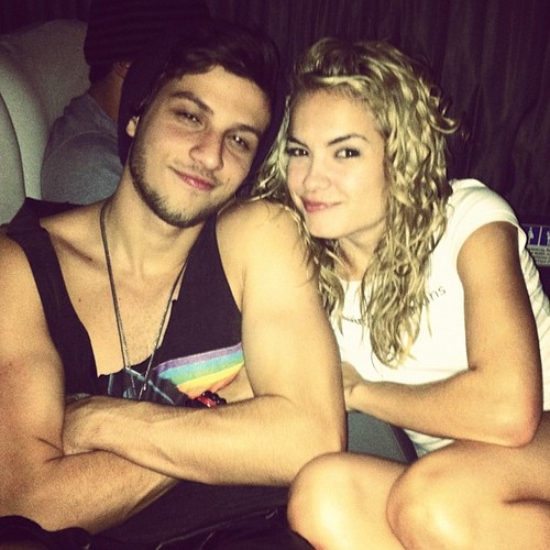 Quando vcs choram,eu desabo..E isso não é idolatria,é amor ♥ @Lua_Blanco @ChayLeao tenho orgulho de vcs