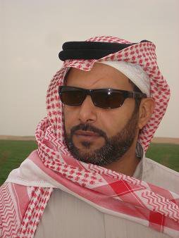 كاتب وفنان تشكيلي