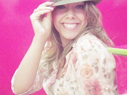 #AmadadeDeus. Graduanda 8º P. Direito UNIFENAS. Estagiária do MP. Bailarina. Intérprete de Libras. Coordenadora do Ministério de Dança do G.O.Missão Resgate.