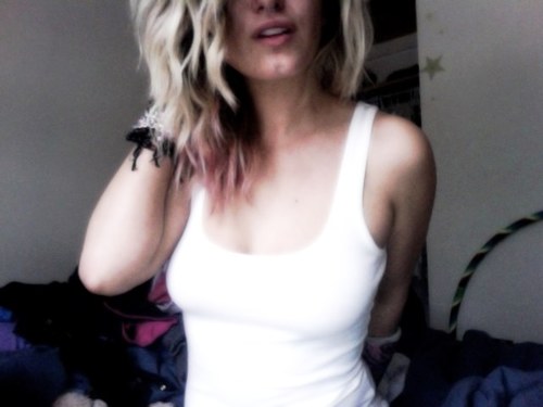 jessiemdanger's profile picture. mermaid. cat lady. gypsy. vegetarian. crafty tail.  i like to drink wine, make things, nd run away from my problems