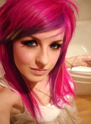 In love with MCR, BVB, BMTH, AA, Paramore, ATL, YMAS and ETF. Follow me for a follow back!