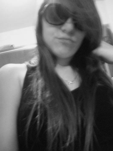Não sou dona do mundo,nem dona da verdade
Mas sou dona de miim,donas das minhas vontades
Eu quero,Eu posso,Eu consiigo !
Siimples assim
