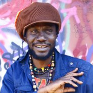 Reggae-Singer & Instrumentalist born in Accra / Ghana, living in Luzern. Roots, Rock, Reggae with my band 'Stone Family'