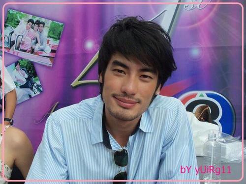 สวัสดีครับ ! ตาหนวด บอย ปะเกรียน เอ้ย บอยปกรณ์ ! ข้าเป็นบอทของ @Boy_Pakorn นะพวกเอ็งทั้งหลาย .. im just a little boy... '