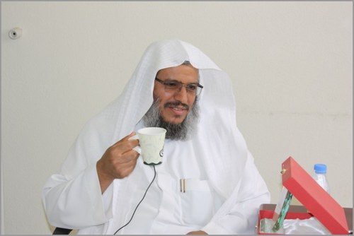 دكتوراه من الجامعة الإسلامية بالمدينة النبوية
مرشد طلابي -إمام وخطيب جامع الحزم سابقا برياض الخبراء- بالقصيم -إمام وخطيب جامع المجاهدين سابقا بالمدينة النبوية .