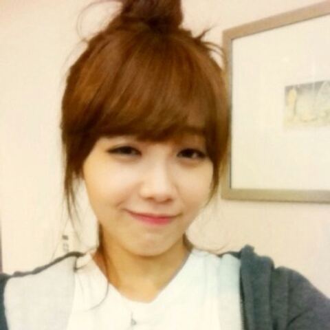 อันยองค่ะ!!!!!  Eunji ขี้เล่น น่ารัก เป็นกันเอง ฟอลกันได้น่ะค่ะ ^0^ (บอทอึนจี)