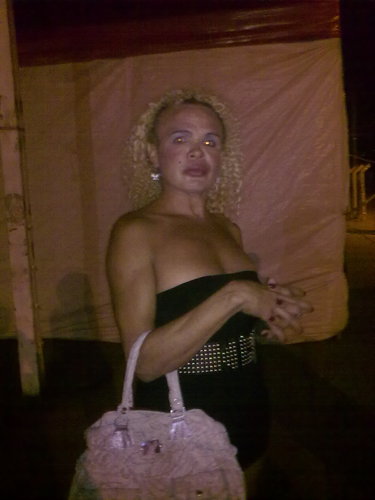 Travesti, linda, loira! Faço programas e trabalho como secretaria nas horas vagas!
