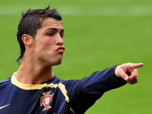 Hey .
 I'm a fan of Real Madrid 3, I like web portals, so I decided to put twetter. :P Follow me ;3 Cristiano Ronaldo , Lorena Lopez , Cristian Tello , J Lo 3