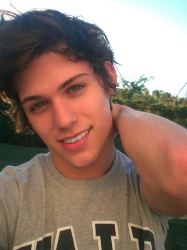 PersistantEthan's profile picture. I'm not the type to play games. Live life, be happy. & eat your veggies. RP 18+