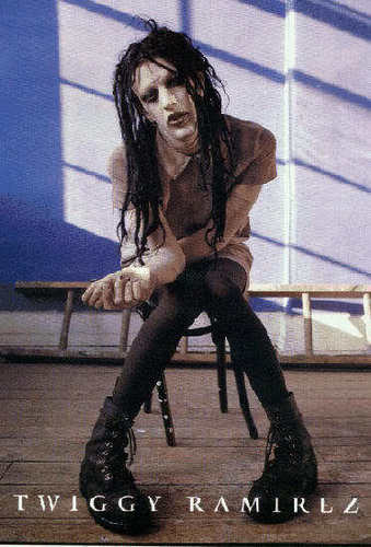 Twiggy S Spaceghost On Twitter Mtv Cribs With Twiggy Ramirez 3