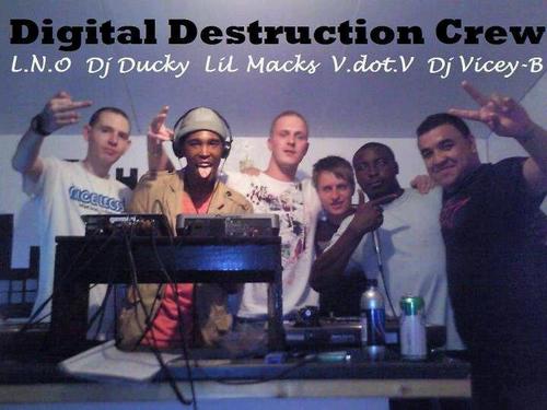 DjViceyB's profile picture. Dnb DJ @UrbanKronix Every Sun  1800 -2000 Thu 2000 - 2200 GMT @►http://t.co/EL8jko25MZ #Ddc #Dnb #London™ #Get2no #positivemovements #Dnbkings #Ddctv #BigBad