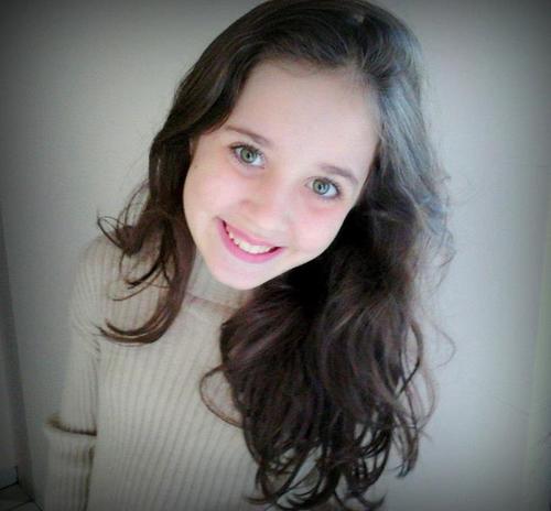 Cantora, Compositora, Sagitariana, Música, Lasanha.