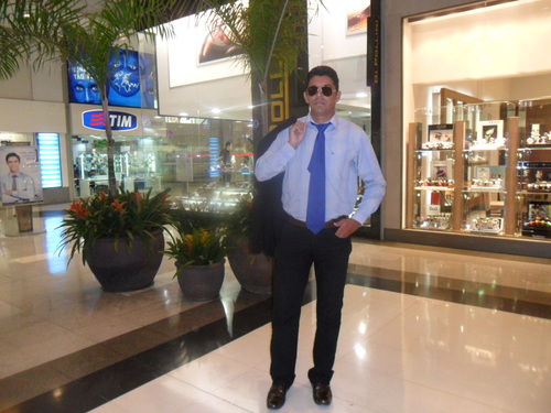 Luiz Cláudio, radialista, locutor de eventos e blogueiro. Apresento programas das 08 as 12 na Caaporã FM - 98.5 e aos sábados na 104.9 - 8 as 10
83 9908-9481