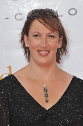 Oh how I wish I was witty ...
I what I call adore Miranda Hart; her show is my life ♪☮