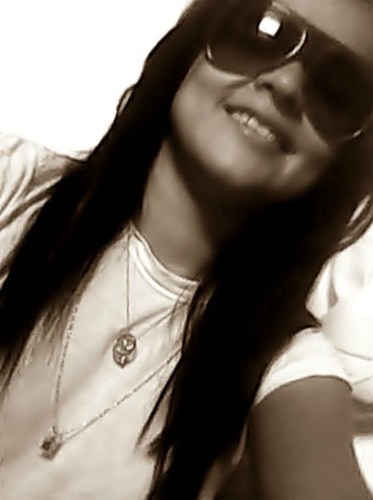 Flamenguista de Paixão e Ariana de Coração.O que não me faz BEM... Não me faz FALTA...E Assim Sou Felizz (=