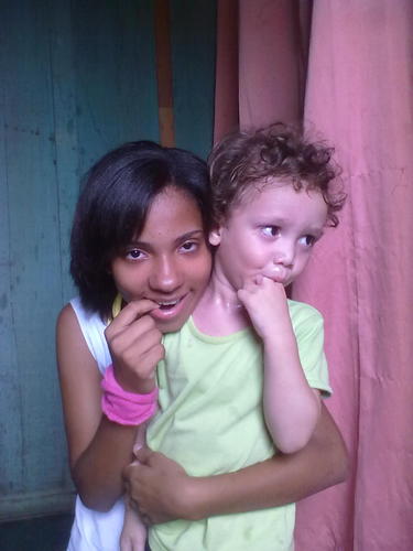 So bonita,sei cantar,adoro jogos,durmo tarde,adoro ouvir qualquer tipo de música,amo dançar,fazer novos amigos e adoraria ter vc como meu seguidor