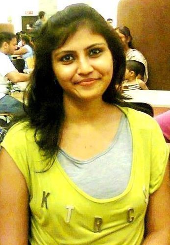 recently graduated, love to hang around vd friends..m colorful n flamboyant but jst that-dislike chitchatting vd sluggish ppl!! ;-)