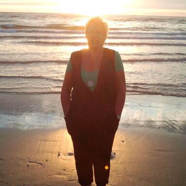 lies64's profile picture. lachen is gezond!