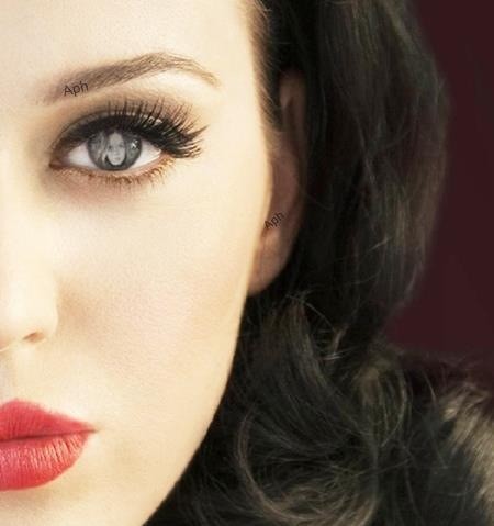 KatysTeletubbie's profile picture. Katy and I are getting married! I'm just a KatyCat trying to hug Katy and thank her for everything.