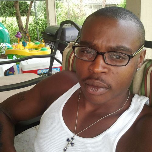 Tha name is Ken..Im 22 yrs old, Im in college, and my major is criminal justice.. Hit me up wit a tweet!