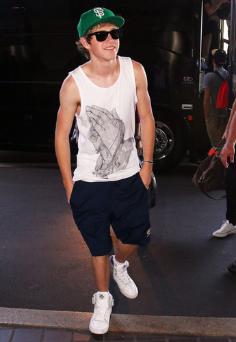 hey guys! im Niall from @onedirection ,im 18, and feeling lucky