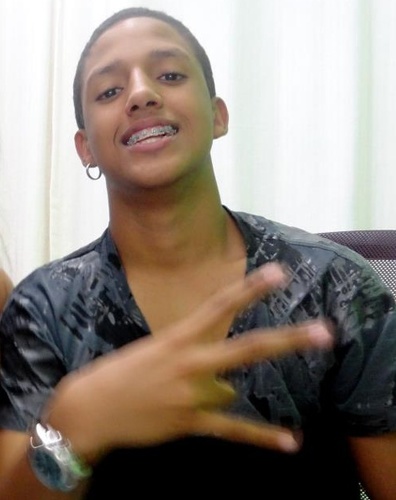 Sou maloqueiro , maloqueiro mesmo , puro e verdadeiro , sonhador e guerreiro !