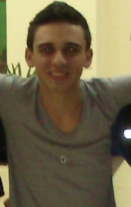 O Mundo Jαz no mαligno ♪.. 17 αnos,Cp, αs vezes Insuportαvel, umpouco sério, mαs pαlhαço e bobo por todα vidα ;D