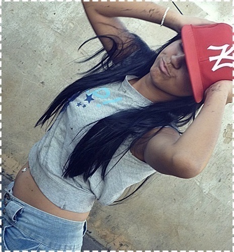 A Priiincesinha que não Nasceeu
Para ficar preza no casteelo, Maaiss Sim para
Enfrentar A realidade Com a Cabeça Eguiida ~ ♥
Me segue amore!