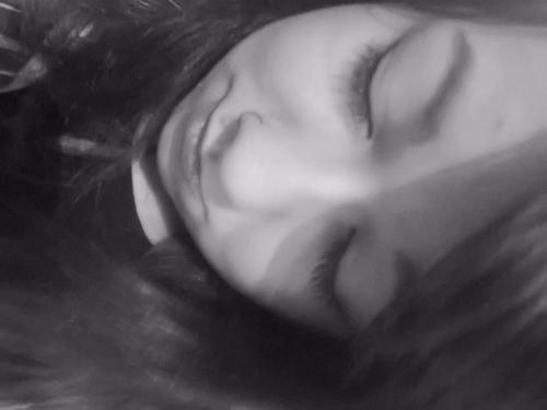 I'm Thalia tenho 14 anos sou muito chata,ciumenta,bagunçeira boba e idiota,amo sorrisos,musicas e bigodes...do not let anyone tell you what is best for you.