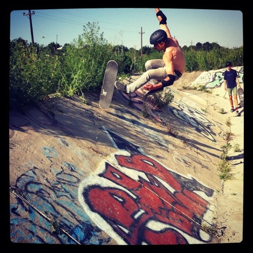 baznamin's profile picture. 