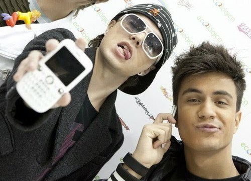 FãClube inteiramente dedicado a baanda #restart por todo amor & caarinho que sinto por eles !.