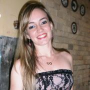 Toda mulher leva um sorriso no rosto e mil segredos no coração. .........Clarice Lispector