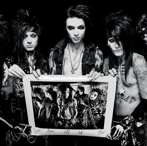 FcBVBSuper_Dark's profile picture. Will not let you smother me. May you find your home without hell. - Coffin
Welcome (a) to the Fc twitter Black Veil Brides Supremacia Dark.