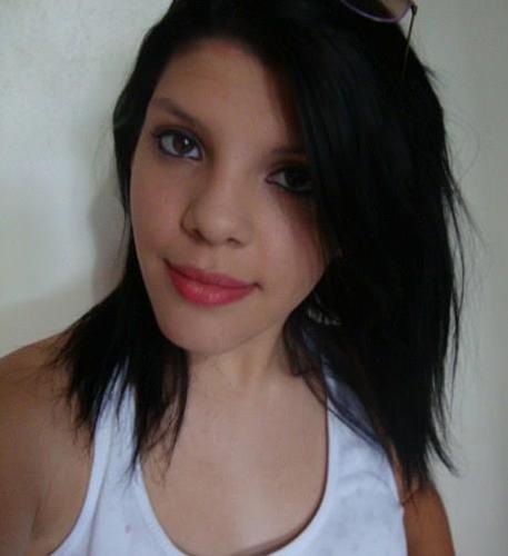 Sou umα mulher madurα que brincα de balαnço e αo mesmo tempo umα criαnçα insegurα que αndα de sαlto alto.