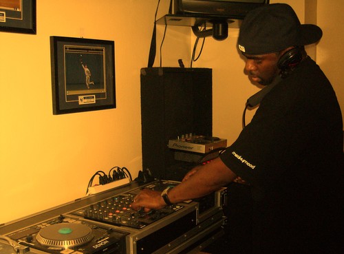 Vince K is a freelance DJ/Remixer/Producer in NYC. He specializes in Deep Soulful House Music , Afro + 70's, 80's & 90's CLUB CLASSICS for more than 40 years.