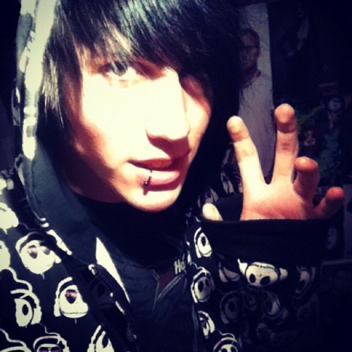 Im Mike. I make people laugh.... with my pain. (20yrs old) #TwistedDisney (18+ RP)