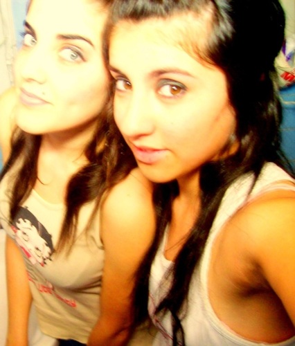 hello my name twin mely'm mily later I will give your link fine @melyymily
