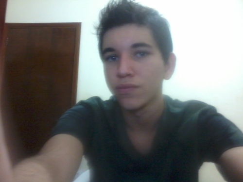 gosta de viver a vida como ela é e encara a realidade de frente (;