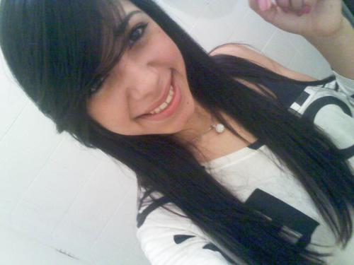FeliZ  ,linda,apaixonada pela vida,touriana , extrovertida , simpatica , leal , companheira , Humilde , fiel , sonhadora , isso é um pouquinho sobre mim :P