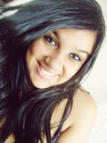 Jaci Iolanda, 21 anos, estudante de L. Espanhol, Paraibana, Católica, Ariana, Vascaína.