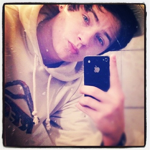 FC criado pro @CHRIS_LEAO dia 14/08/11 Oficializado dia 21/08/11
  Donas: @RuteXD , @BabsAguiiar
 / pd ñ ser p/ smp, mas que seja eterno enquanto dure ♡