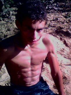 Tenho 18anos. Meu signo e touro. Adoro jogar video game, futebol. E sou irmão de @Julianamacyel primo de @Marcelarodrygue e @LetciaLBG e migão do @Jander_Paulo