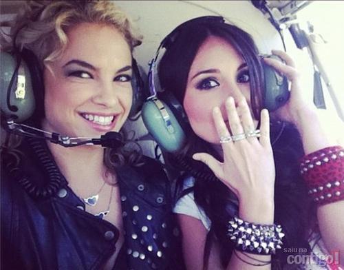 Tava indo no shopping e dai a Lua e a Dulce me chamaram para andar de helicópetero.Since:29/07/12.