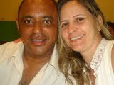Sou compositor de músicas românticas. Telefone de contato (12)3209-7902, (12)3937-7902.