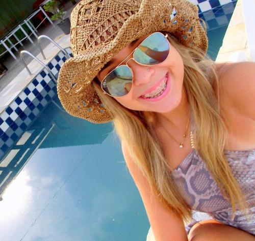 filha do sol, das ondas do mar, sou aprendiz daquele que me quer bem, serva de Jah! 
http://t.co/rTos9ptSAR