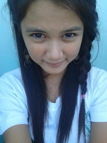 -carlene mae
-15 years of age
-proud to be pinay
-GRADUATING 
-proud to be a SENIOR!!!