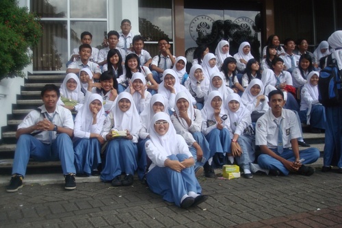 tempat berkumpulnya alumni 12ipa5 @SMAN1G | beruntung mempunyai wali kelas yang sangat baik yaitu Ibu Mega Suwarni *thanks, mom :D*