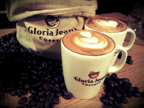 Gloria Jean´s Coffees es una franquicia australiana.Ubicada en Miraflores Lima-Peru. Bebidas a base de cafe y nuestras bebidas frias Chillers.