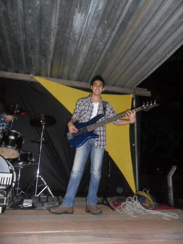 Sou um garoto simpático e que adora tocar Guitarra!! Quer saber mais é só seguir! #SDV